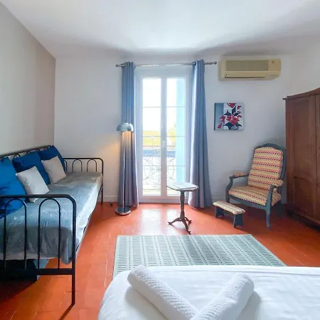 Couette-café Entre Midi - - Capestang